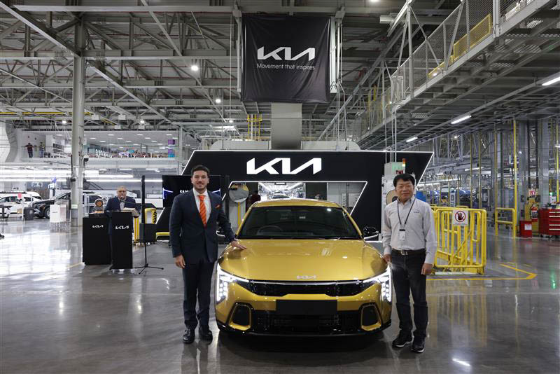 Saul García K4 | Memo Lira Kia México celebra el arranque de exportaciones del K4 Hatchback