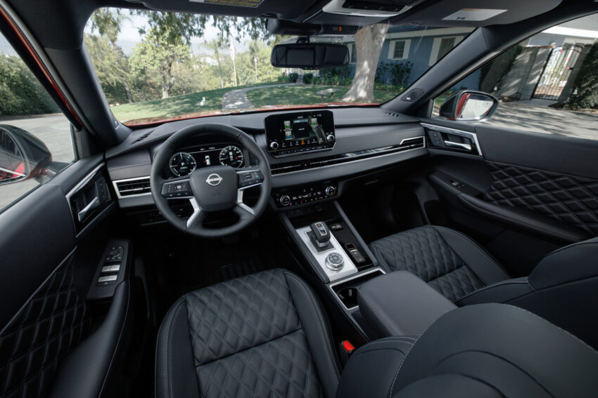 Interior Nissan Rogue Plug in Hybrid 2026 