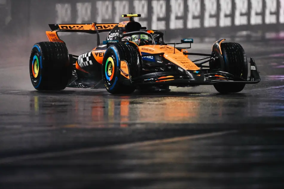 Norris brilla bajo la tormenta y se queda con la pole del caótico GP de Las Vegas