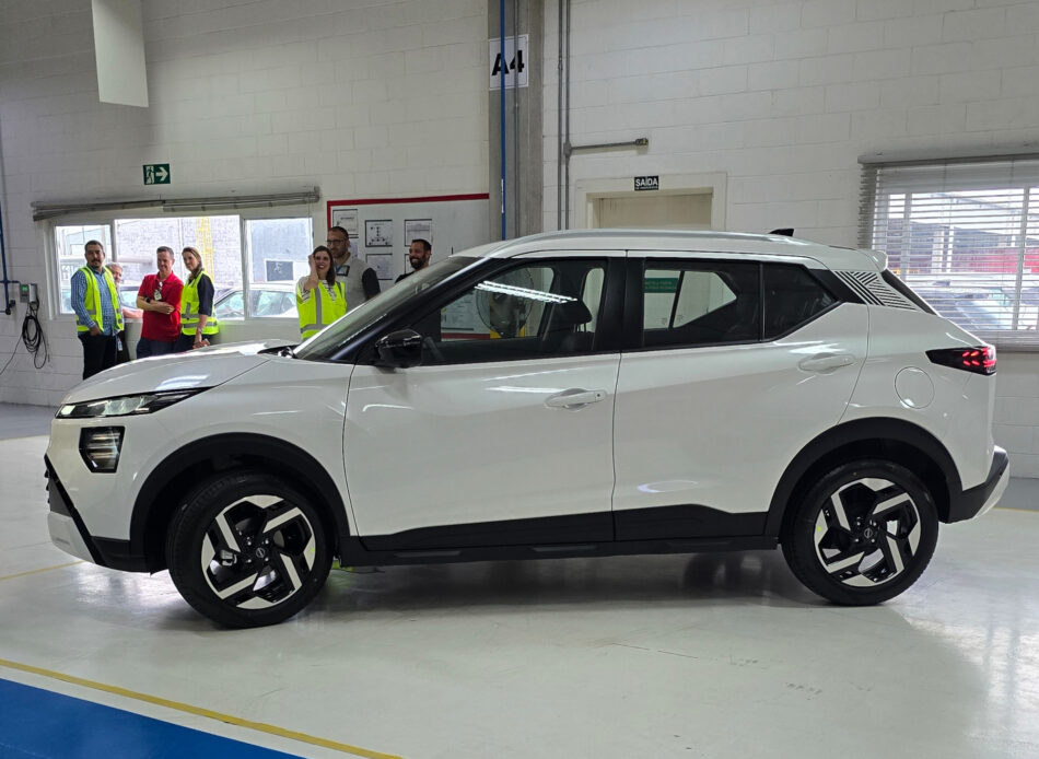 Vista lateral de Nissan KAIT | Memo Lira Vista lateral de Nissan KAIT