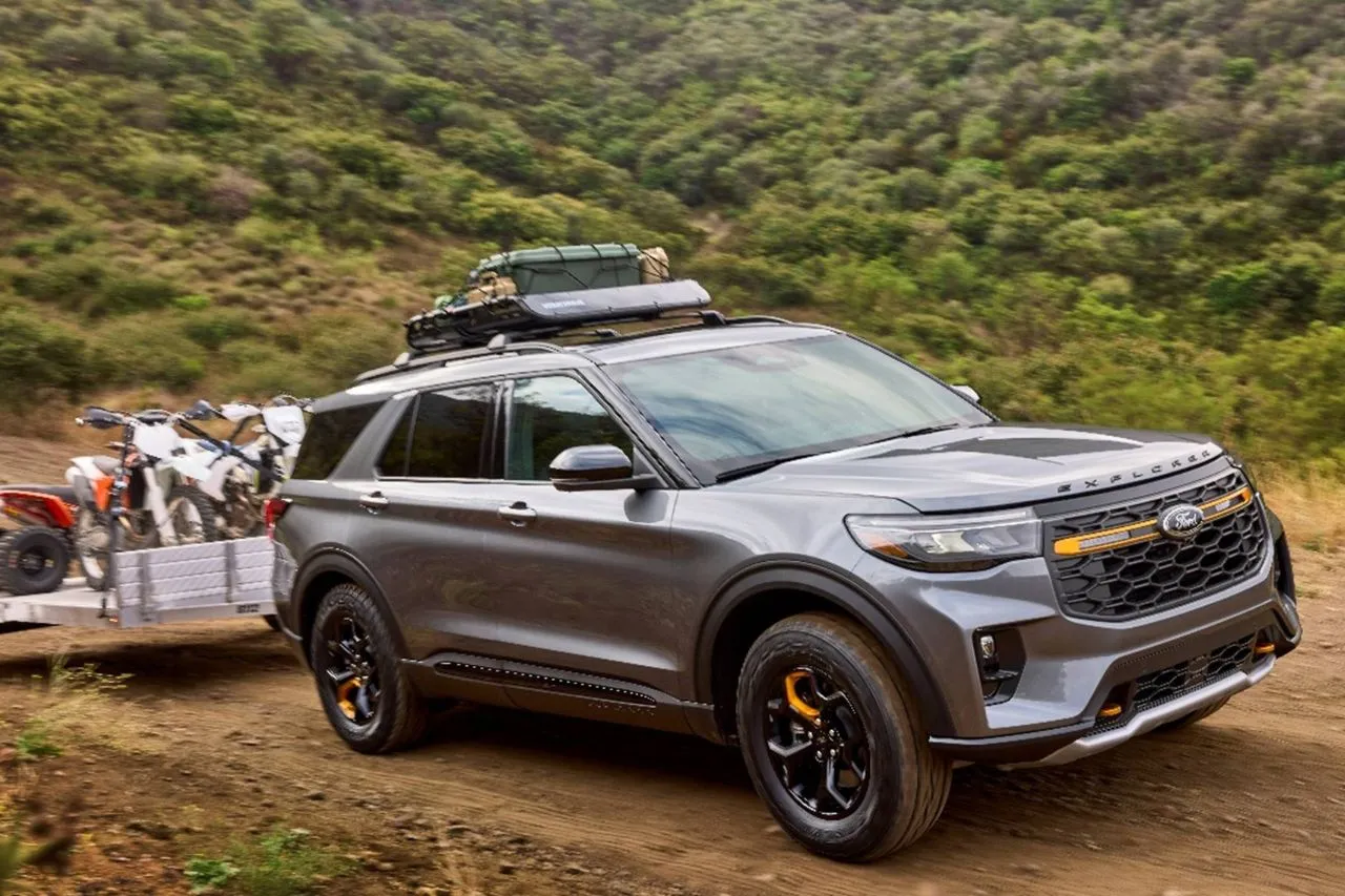 Ford Explorer 2026 mostrando sus cualidades off road.