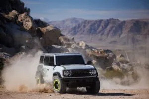 Ford Bronco RTR en el desierto