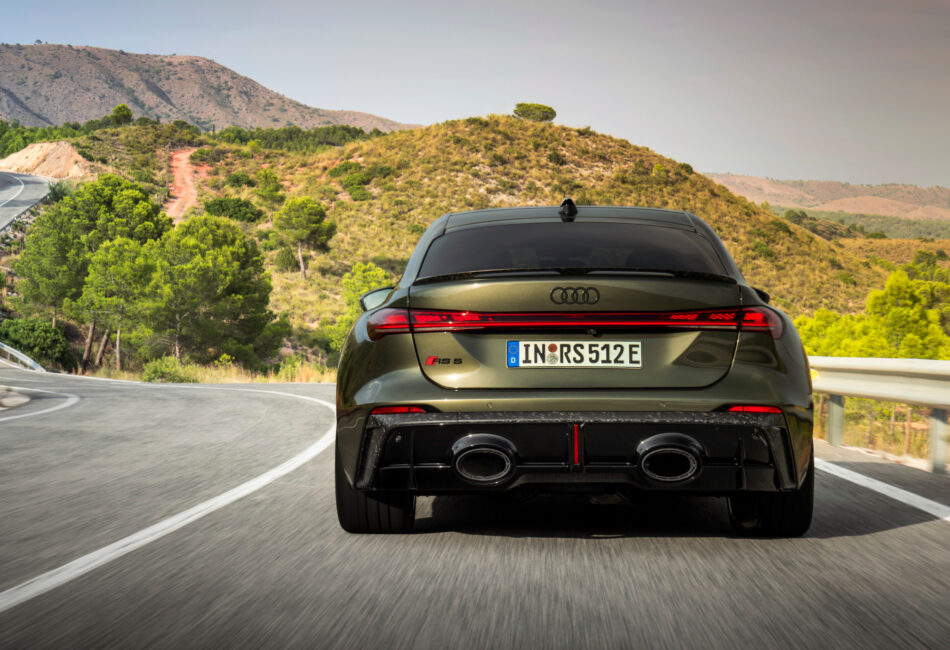 Vista trasera de Audi RS 5 Sedan
