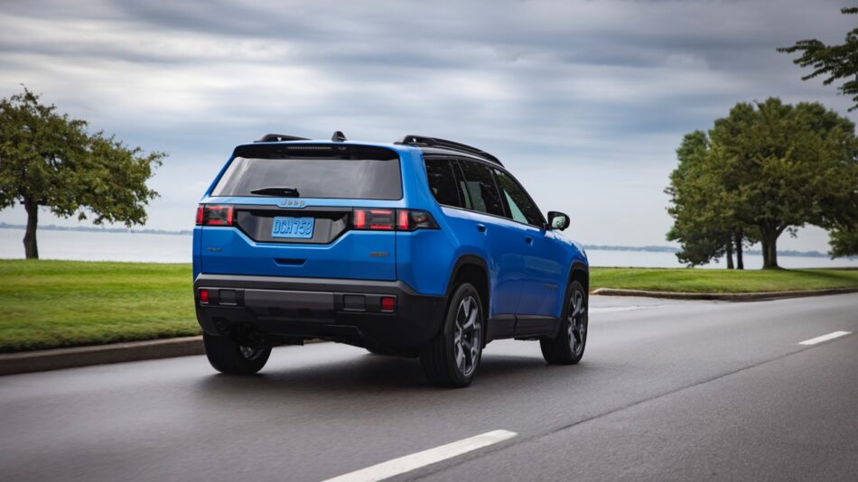 Imagen trasera de Jeep Cherokee 2026 Memo Lira Imagen trasera de Jeep Cherokee 2026