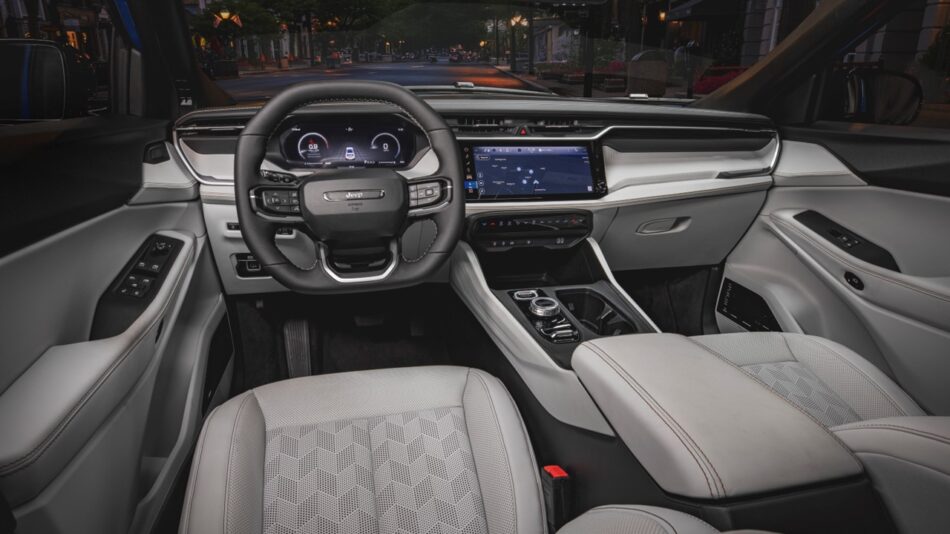 Interior tecnológico en Jeep Cherokee 2026 Memo Lira Interior tecnológico en Jeep Cherokee 2026