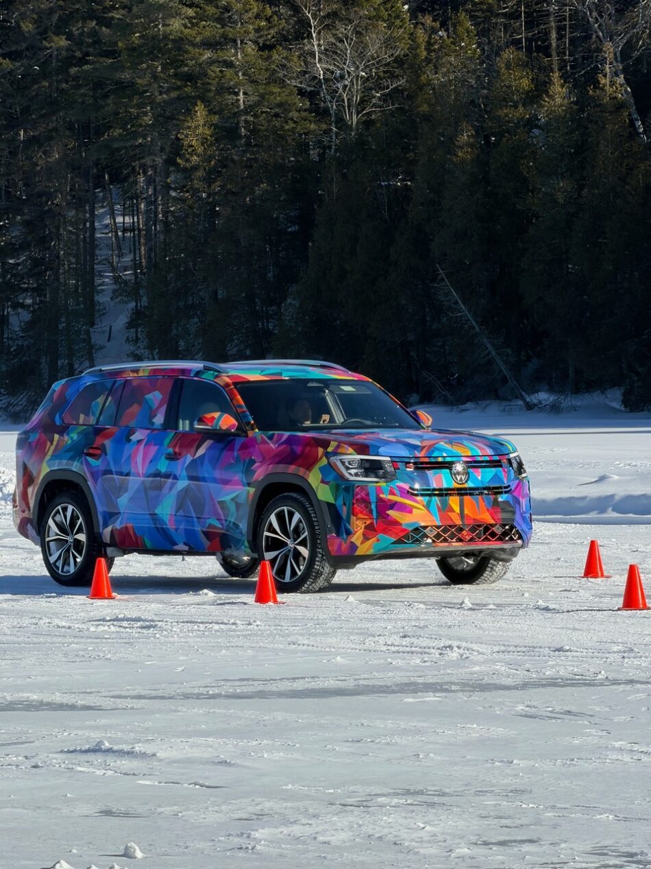 Modelo preproducción nueva VW Teramont | Memo Lira Nueva Volkswagen Teramont con camuflaje durante pruebas dinámicas en hielo