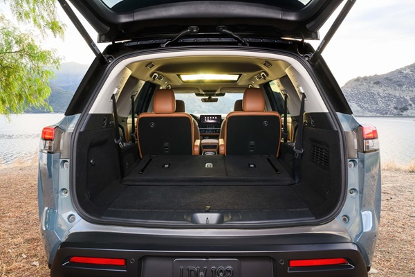 SUV de tres filas de asientos | Memo Lira SUV de tres filas de asientos