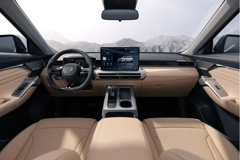 GS4 4 Memo Lira Interior de la GAC GS4 HEV con pantalla táctil clúster digital y acabados tecnológicos