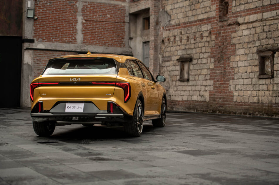 Kia K4 HB Memo Lira Kia K4 Hatchback EX diseño trasero con luces LED Star Map
