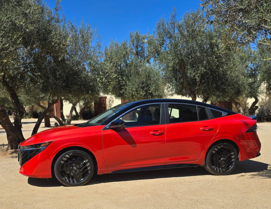 Nissan Sentra 2026 vista lateral Memo Lira Nissan Sentra 2026 vista lateral