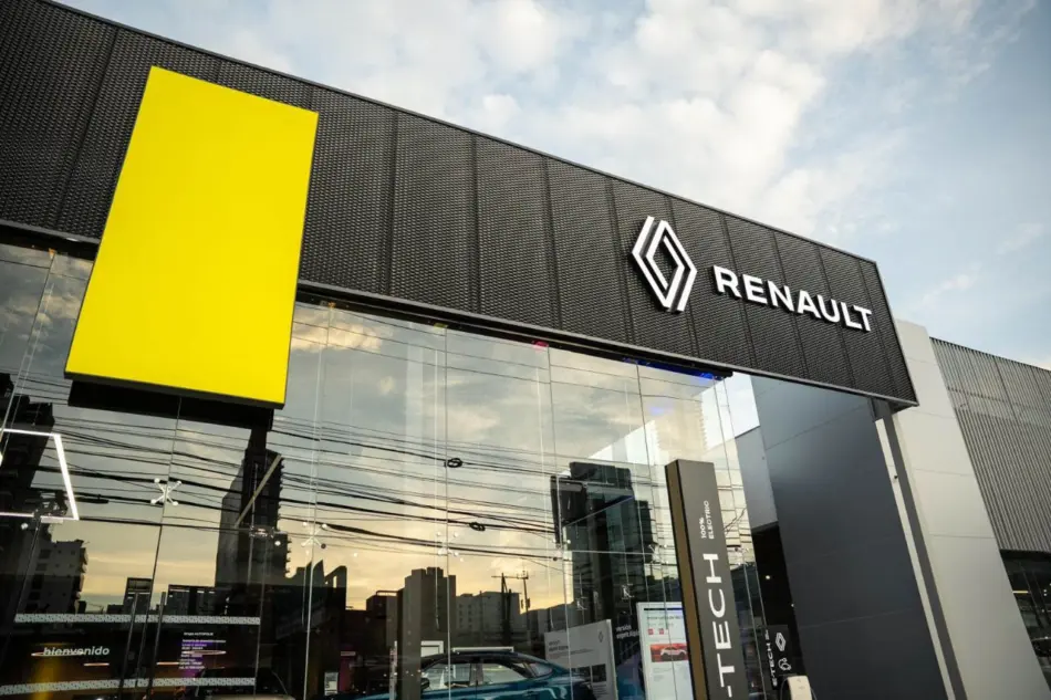 Exterior de concesionaria Renault México con servicios accesibles y atención al cliente.