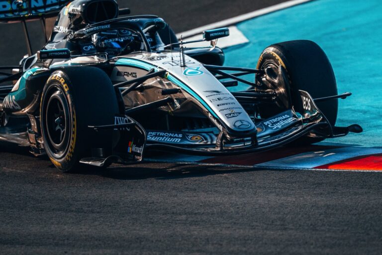 Antonelli deslumbra en Japón con una pole brillante mientras Verstappen cae inesperadamente en Q2