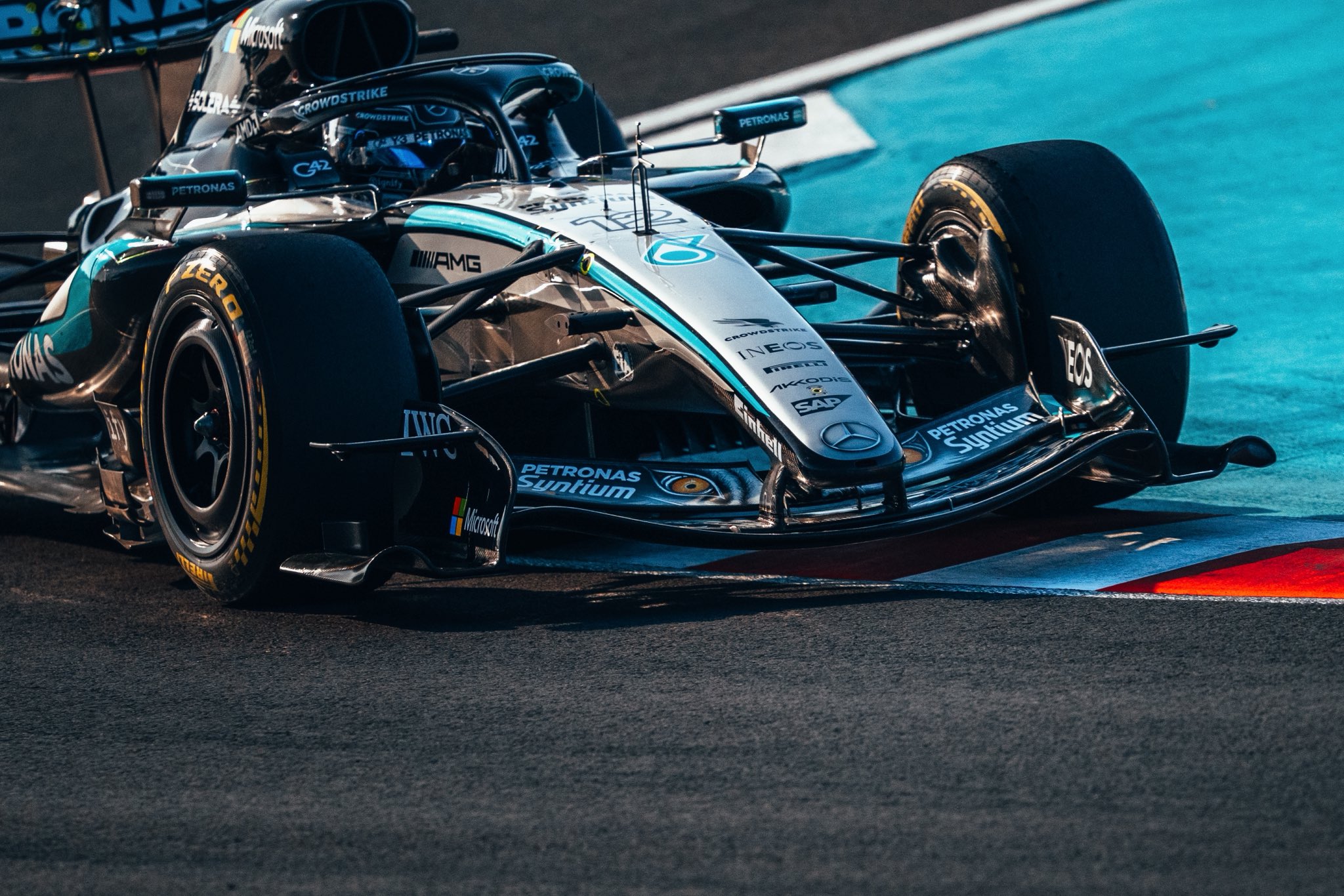 Antonelli deslumbra en Japón con una pole brillante mientras Verstappen cae inesperadamente en Q2