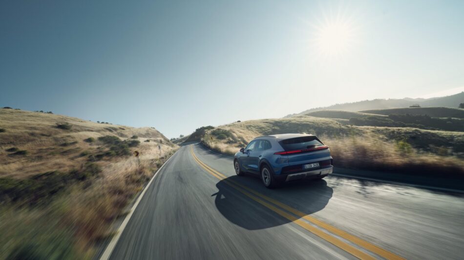 Porsche Cayenne S Electric en carretera Memo Lira Porsche Cayenne S Electric en carretera