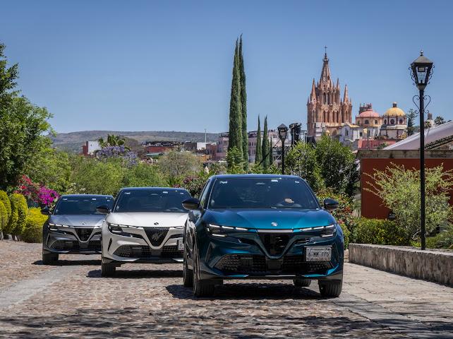 Alfa Romeo Junior San Miguel de Allende Memo Lira Varios Alfa Romeo Junior TI Performance destacando detalles deportivos y presencia urbana en San Miguel de Allende