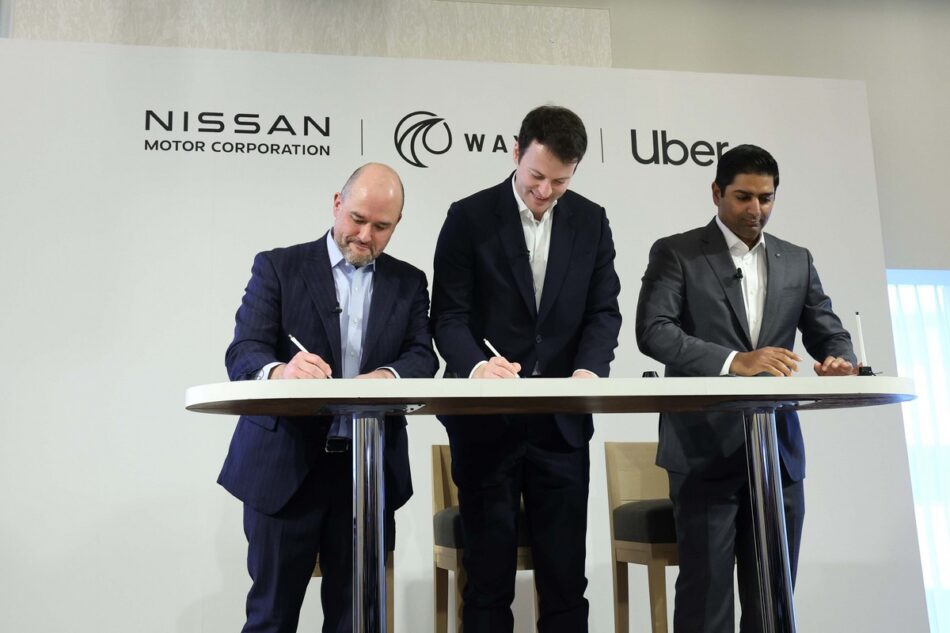 Ivan Espinosa CEO de Nissan Dara Khosrowshahi CEO de Uber y Alex Kendall CEO de Wayve Memo Lira Ivan Espinosa CEO de Nissan Dara Khosrowshahi CEO de Uber y Alex Kendall CEO de Wayve