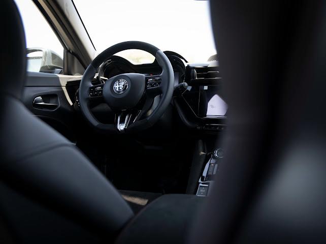 Interiores Alfa Romeo Junior Memo Lira Interior del Alfa Romeo Junior con tablero digital y acabados premium