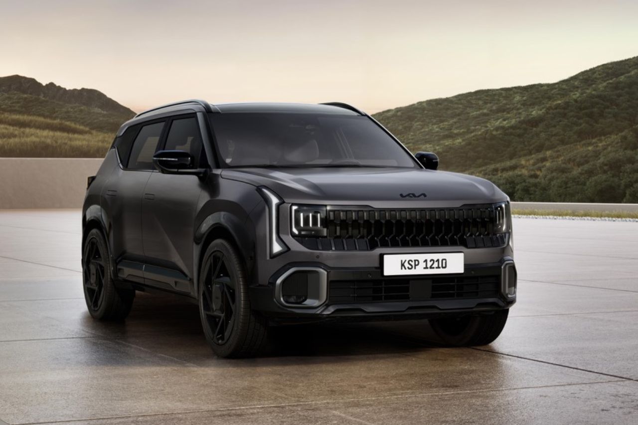 Vista frontal de Kia Seltos con nueva identidad de diseñ