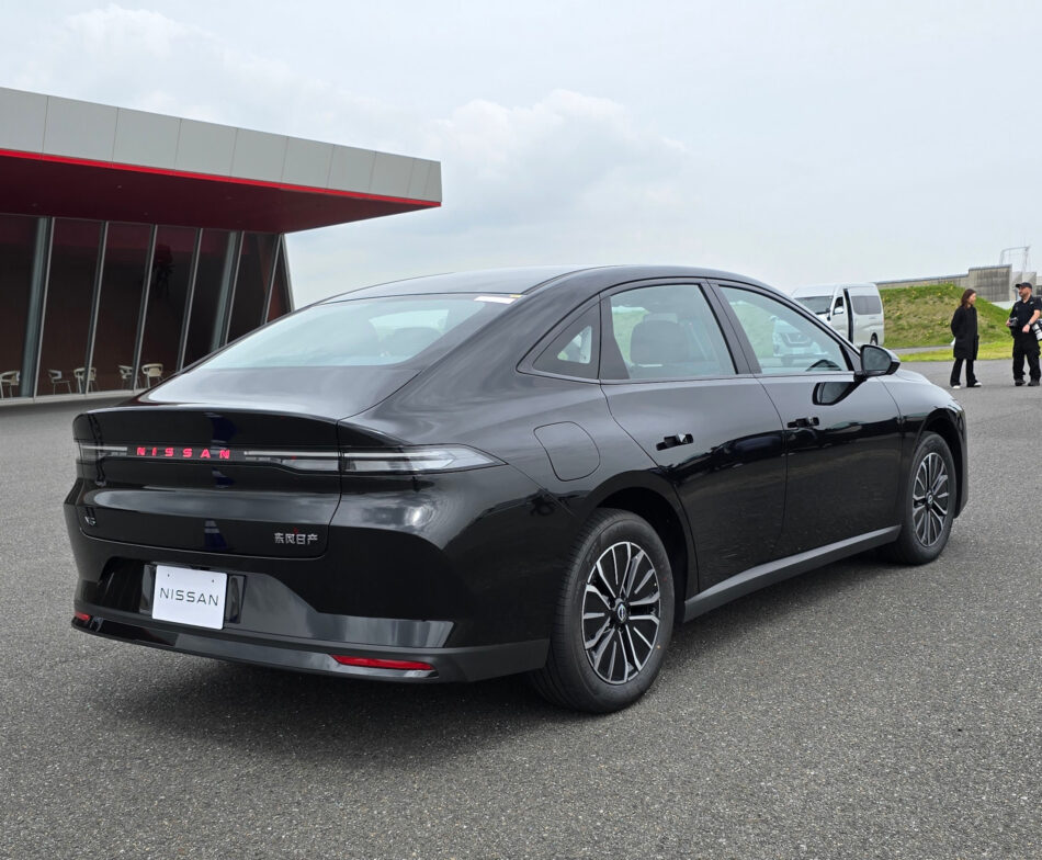 Nissan N6 vista trasera Memo Lira Nissan N6 vista trasera