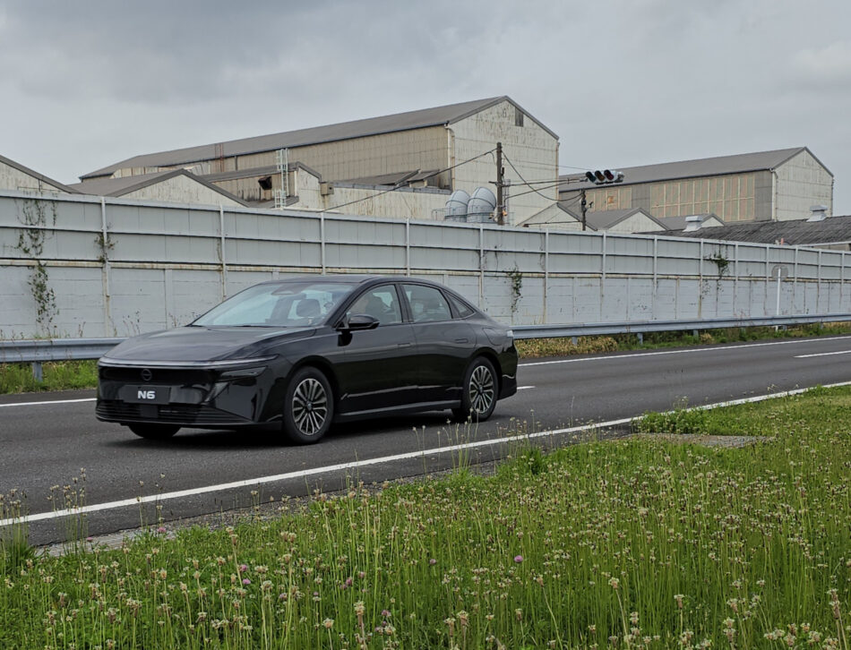 Nissan N6 PHEV durante la prueba de manejo Memo Lira Nissan N6 PHEV durante la prueba de manejo