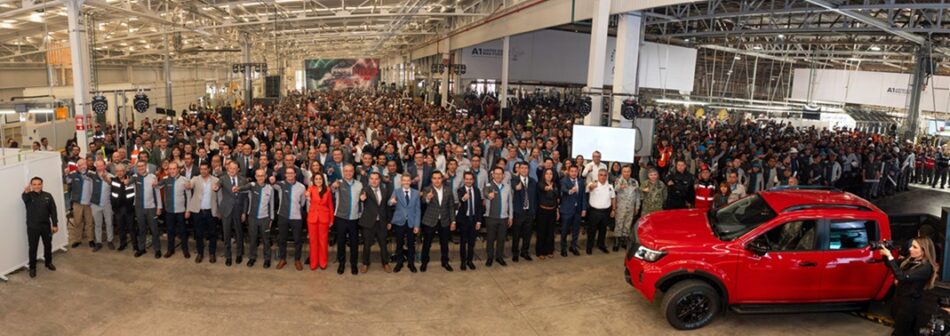 Nissan Frontier ya se produce en México así crece el hub de Aguascalientes Memo Lira Línea automatizada de producción de vehículos Nissan en México