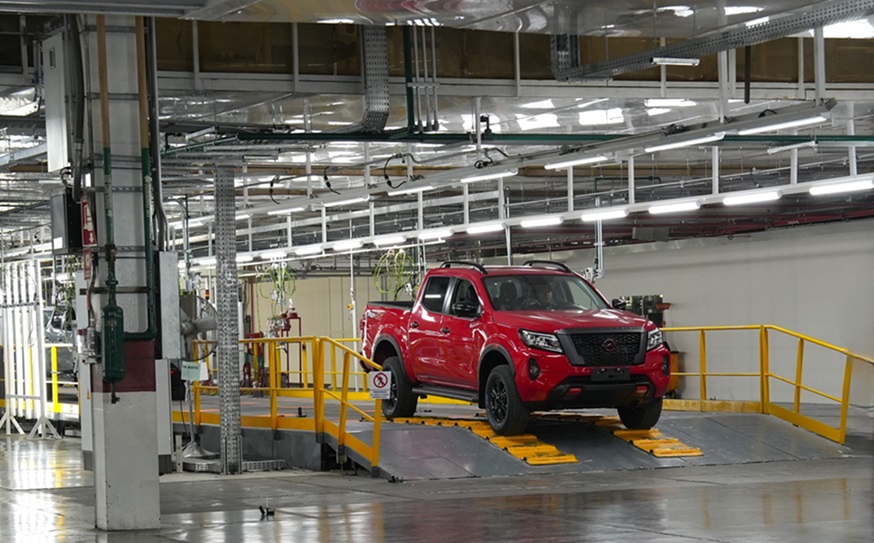 Nissan refuerza su liderazgo con nueva línea de pickups en Aguascalientes Memo Lira Nissan Frontier saliendo de la línea de producción en Aguascalientes