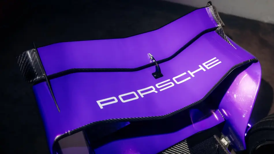 Porsche acelera hacia el futuro así es el 975 RSE que dominará la nueva era de la Fórmula E