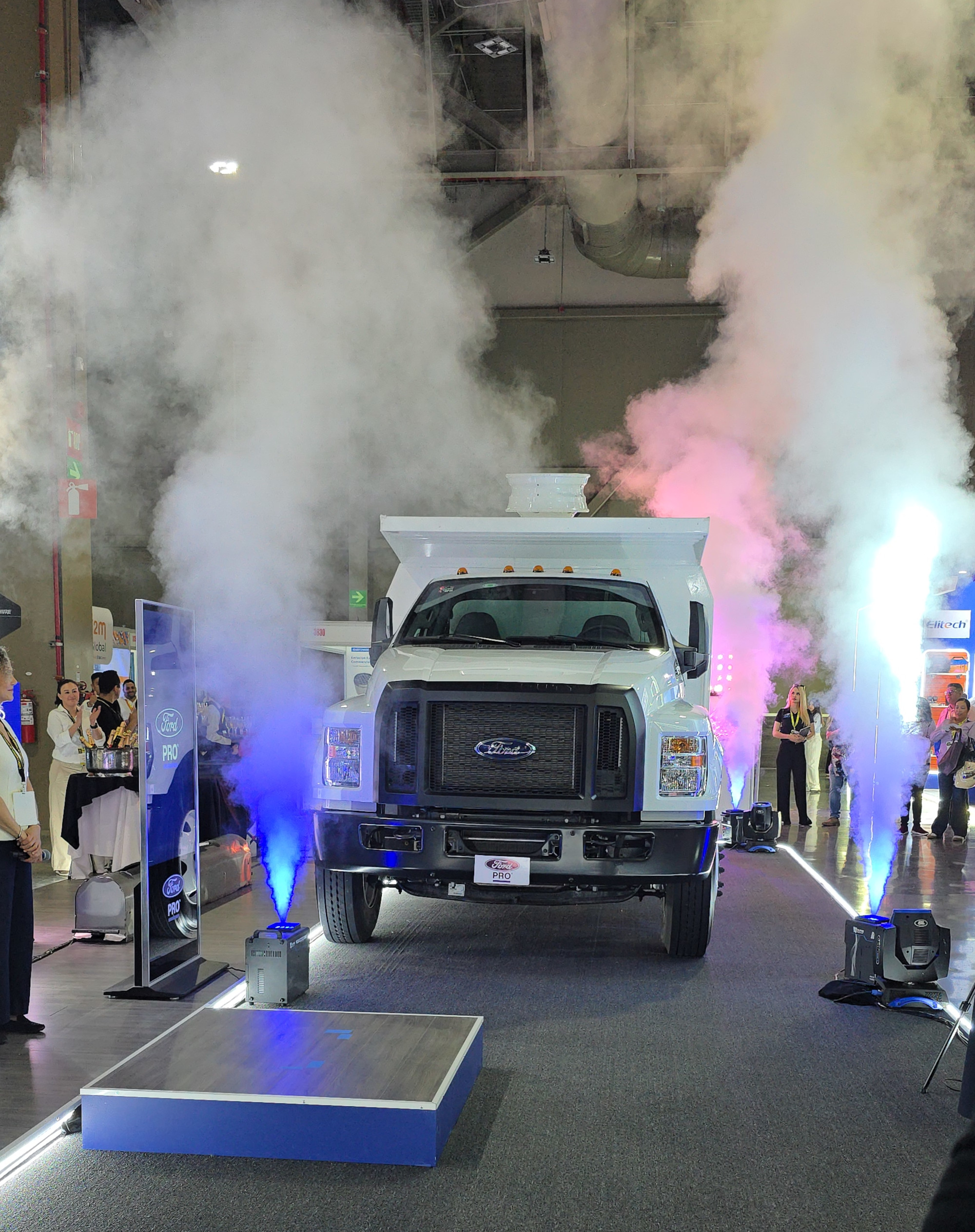 Presentación de Ford F650 Memo Lira Presentación de Ford F 650