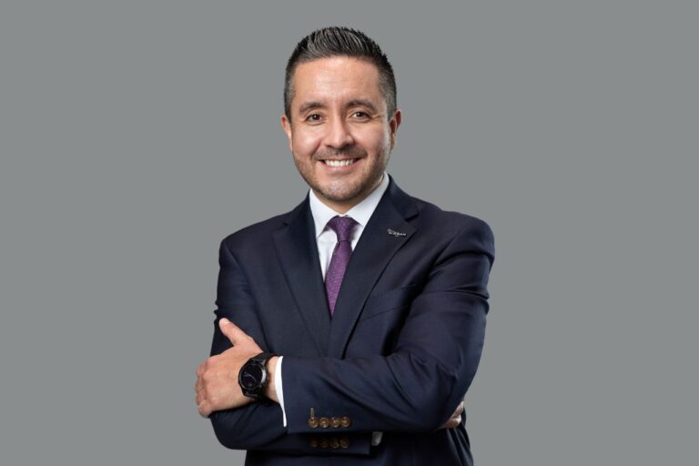 Francisco Soto Pineda vestido de traje es nombrado como director general de INFINITI México, LAC e Israel.