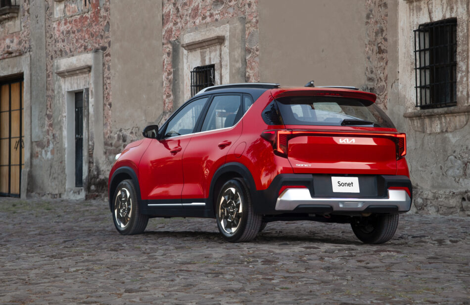 Imagen trasera de Kia Sonet 2027 Memo Lira Imagen trasera de Kia Sonet 2027