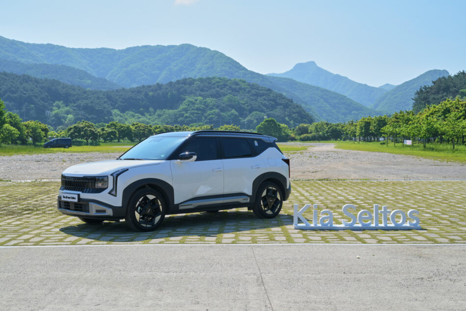 KIA Seltos HEV 2027 color blanco Memo Lira KIA Seltos HEV 2027 color blanco