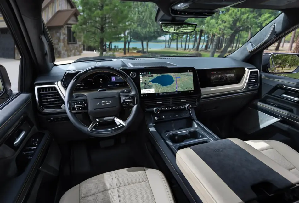 Chevrolet revela la Silverado 1500 2027 con motores V8 de nueva generación Memo Lira Cabina tecnológica de la Silverado 2027 con cuadro de instrumentos digital y pantalla para pasajero