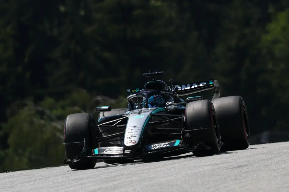 Russell aprovecha el caos en Austria y se queda con una espectacular pole tras el accidente de Verstappen