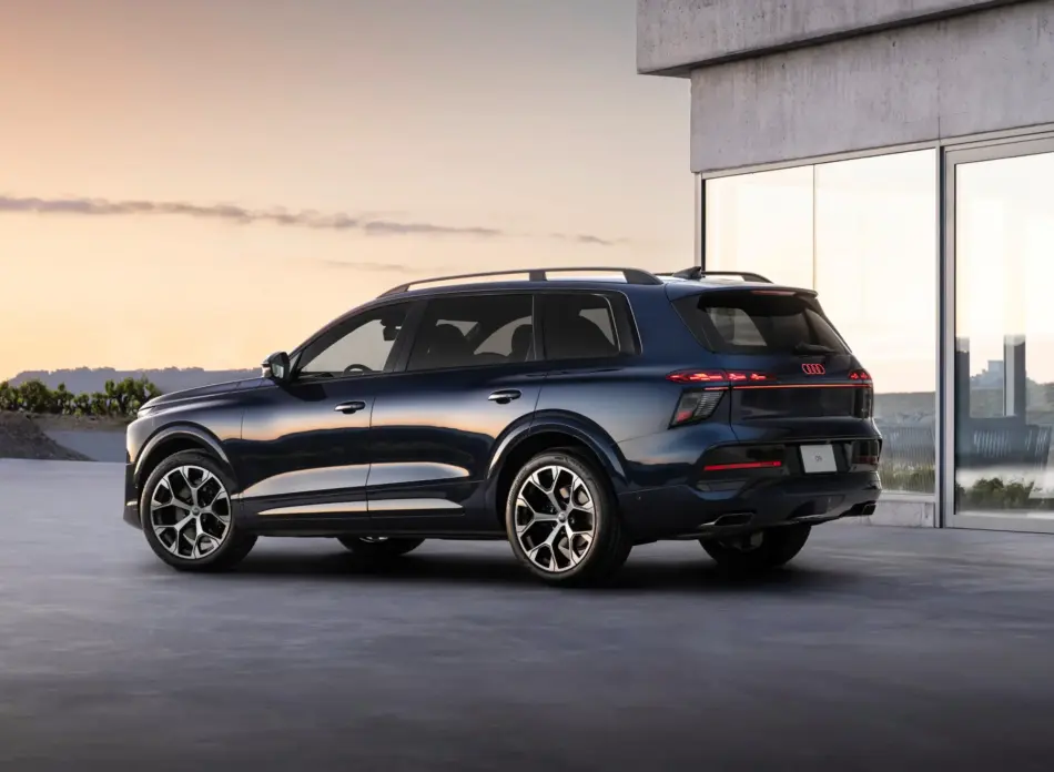 Vista trasera en Audi Q9 Memo Lira Vista trasera en Audi Q9