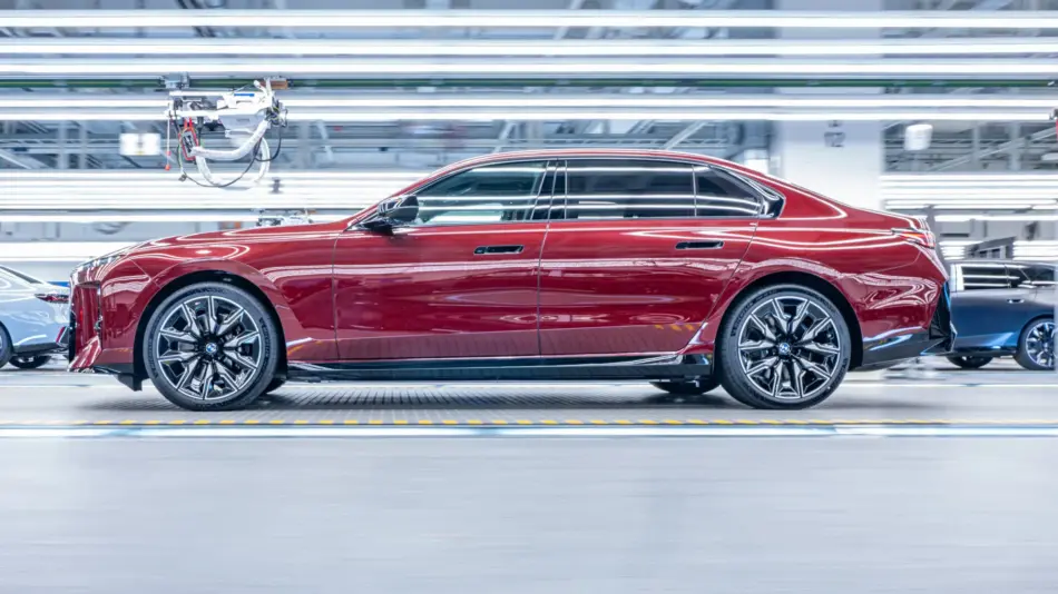 BMW Serie 7 inicia producción en la planta de Dingolfing Alemania Memo Lira BMW Serie 7 inicia producción en la planta de Dingolfing Alemania