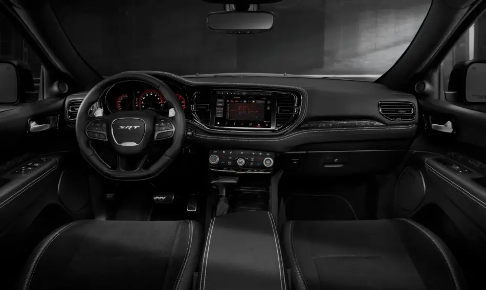 Dodge Durango Hellcat Black Demon 5 Memo Lira Cabina deportiva de la Dodge Durango SRT Hellcat Black Demon con asientos en piel y Alcantara