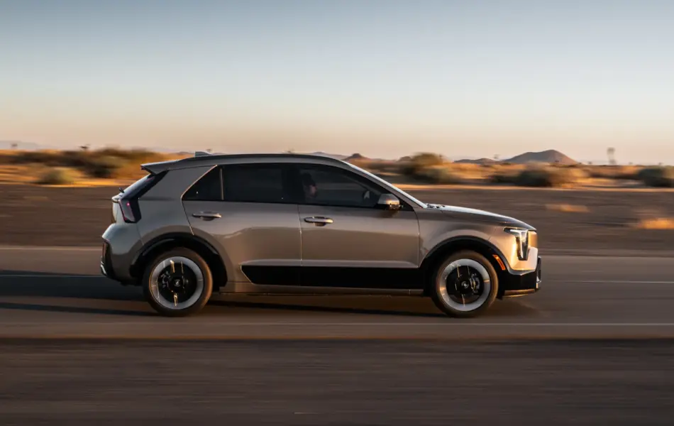Lateral de Kia Niro 2027 Memo Lira Lateral de Kia Niro 2027