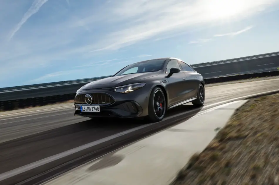 MercedesAMG CLA 45 recorriendo la pista Memo Lira Mercedes AMG CLA 45 recorriendo la pista