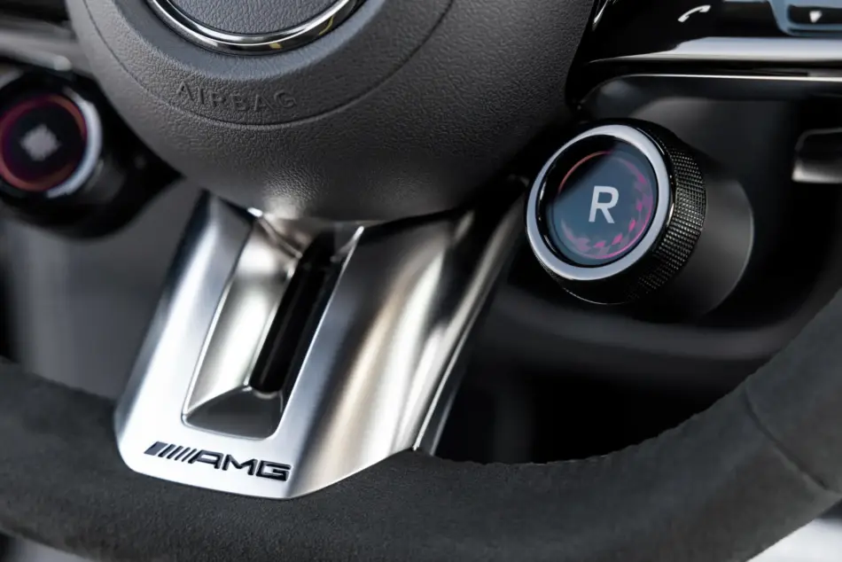 Detalle de MercedesAMG CLA 45 Memo Lira Detalle de Mercedes AMG CLA 45