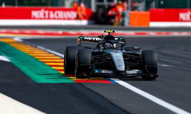 Kimi Antonelli se adueña de la pole position en Bélgica