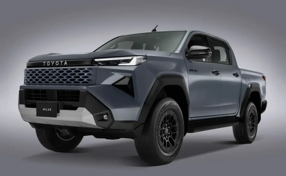 Toyota presenta la nueva Hilux 2027 con más tecnología seguridad y confort Memo Lira Toyota Hilux 2027 vista frontal tres cuartos mostrando la nueva parrilla faros LED y diseño más robusto durante su presentación en México