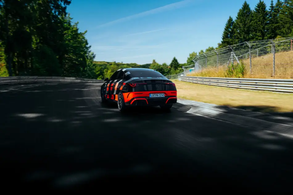 Mercedes AMG CLA 45 impone récord en Nürburgring Nordschleife