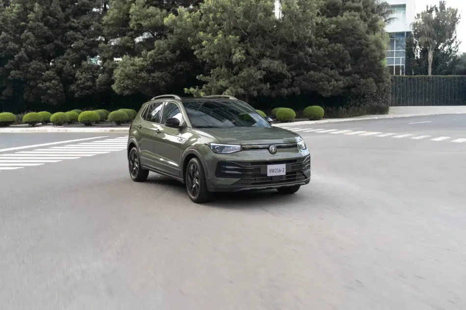 Volkswagen Taigun se renueva en México y estrena versión GT Memo Lira Volkswagen Taigun GT con detalles deportivos techo panorámico y acabado exterior negro